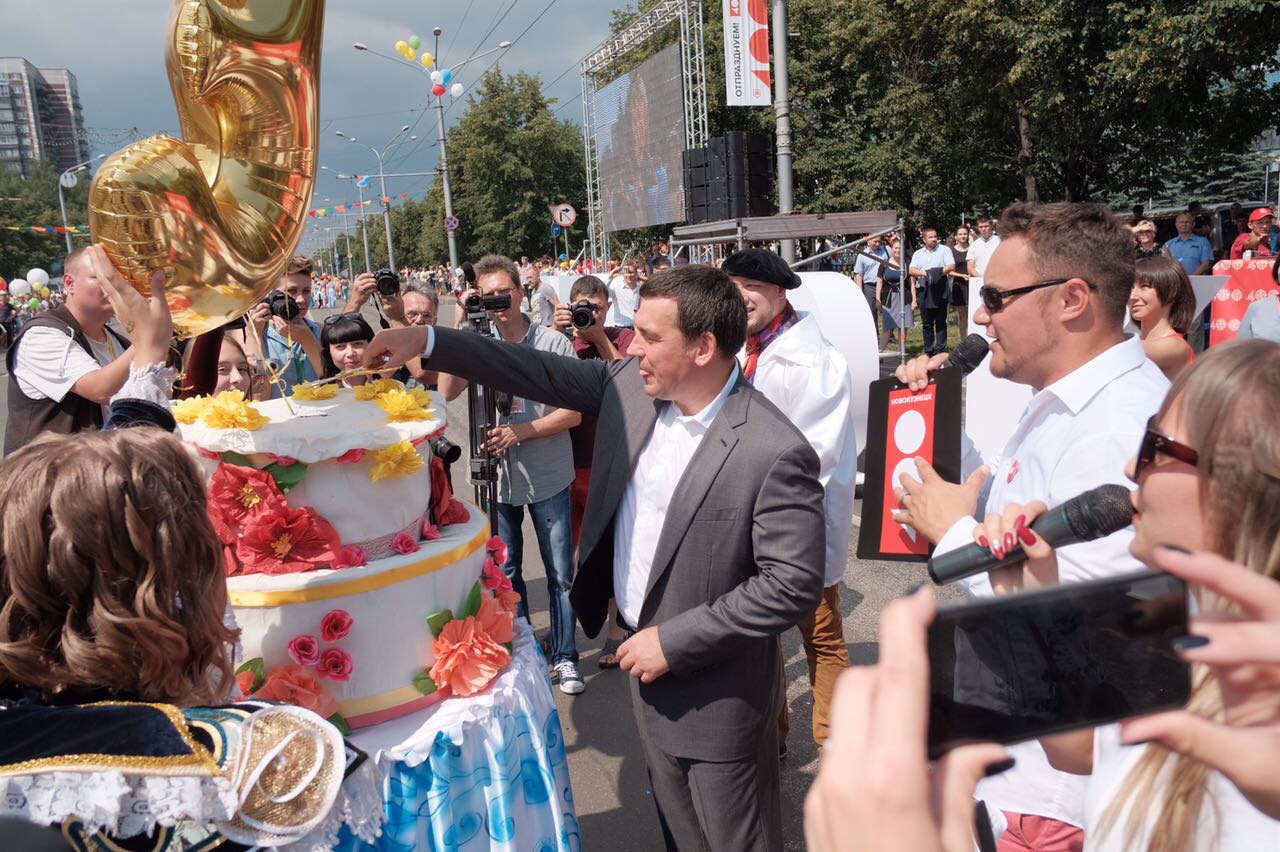Компания ЕХС приняла участие в праздничном шествии в рамках 399-летия со дня основания города Новокузнецка. — Фотогалерея